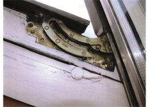 Bild zu FEWA 39 Wartung und Pflege von Dachfenstern und Türen
