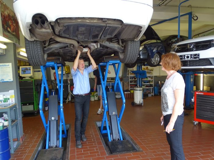 Lippert - Autodienst Kfz-Meisterbetr. Klimaanlagen-Service Abgastest Autoglas