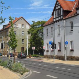 Straßenzug Weiße Mauer