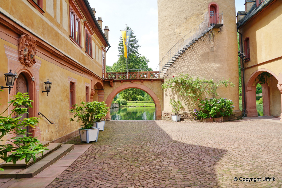 Bild 29 Schloss Mespelbrunn Schlossverwaltung in Mespelbrunn