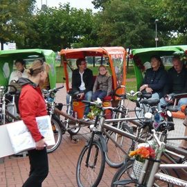 Stadtrundfahrt in Düsseldorf, Radtour, Führung mit Rikschas, Medienhafen Düsseldorf