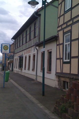 Gasthaus "Zur Sonne" in Nohra, von der Hauptstraße aus fotografiert.