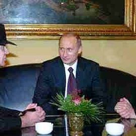 Der russische Staatsgast im Hotel Atlantic mit BK Schröder und Udo Lindenberg im heissen Gespräch