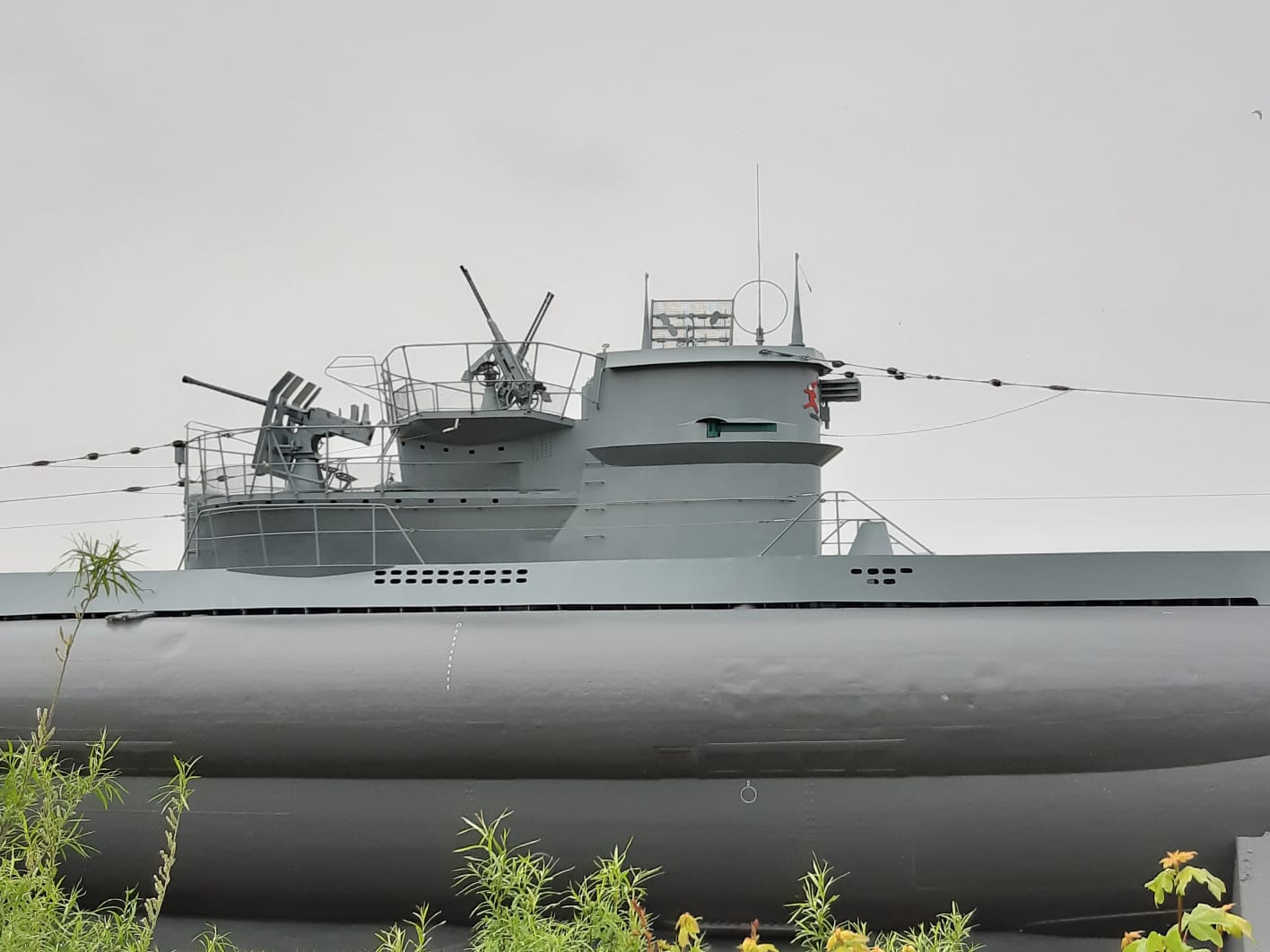 Bild 47 Marine-Ehrenmal und U-Boot "U-995" in Laboe