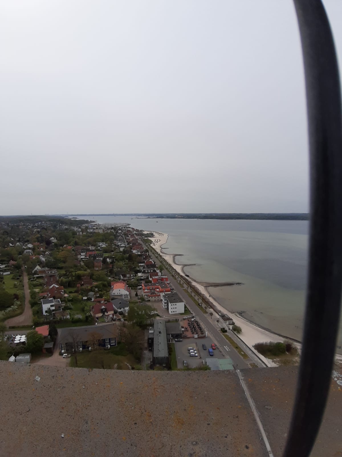 Bild 27 Marine-Ehrenmal und U-Boot "U-995" in Laboe