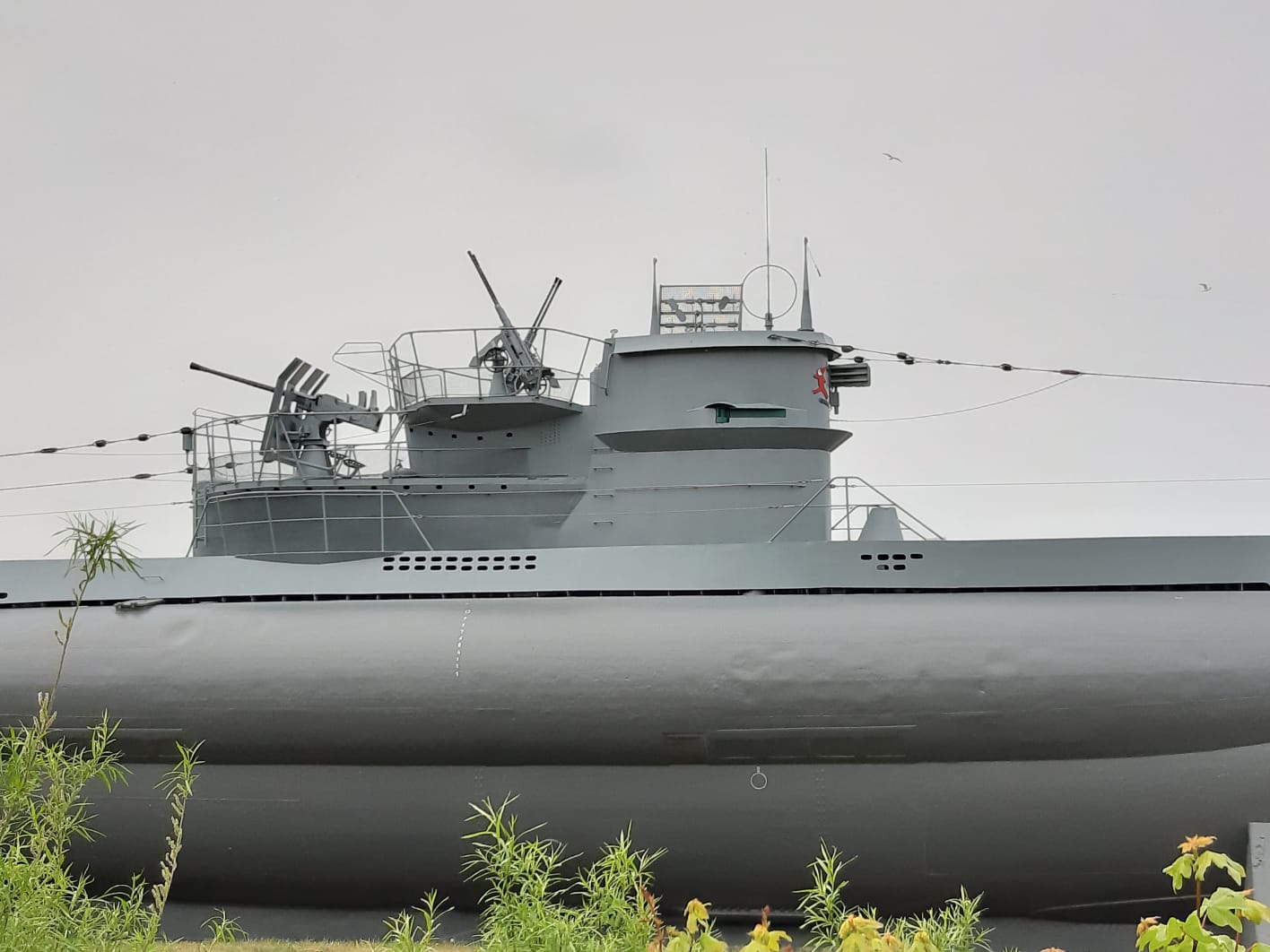 Bild 24 Marine-Ehrenmal und U-Boot "U-995" in Laboe