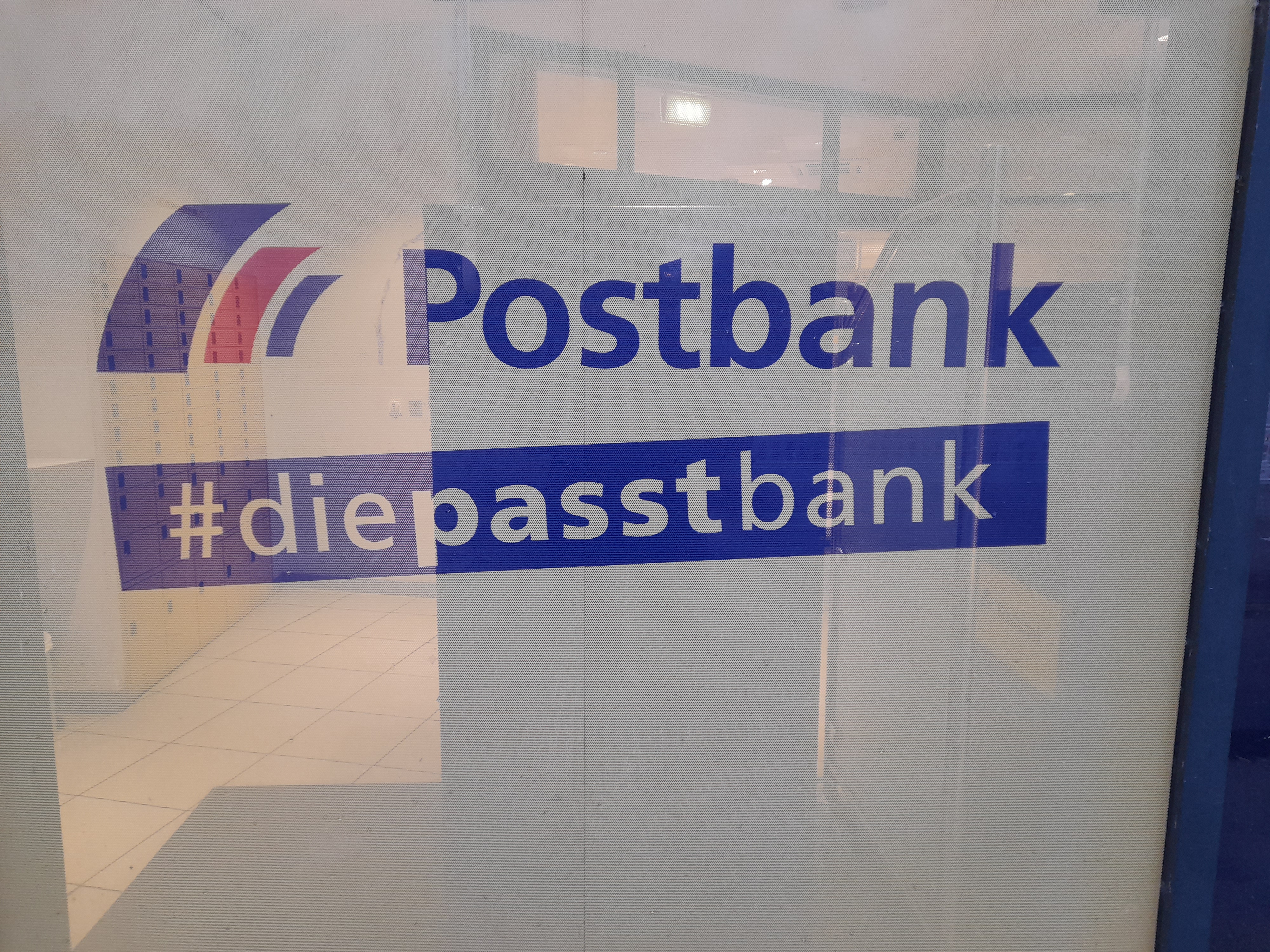Bild 1 Postbank Filiale in Hamburg
