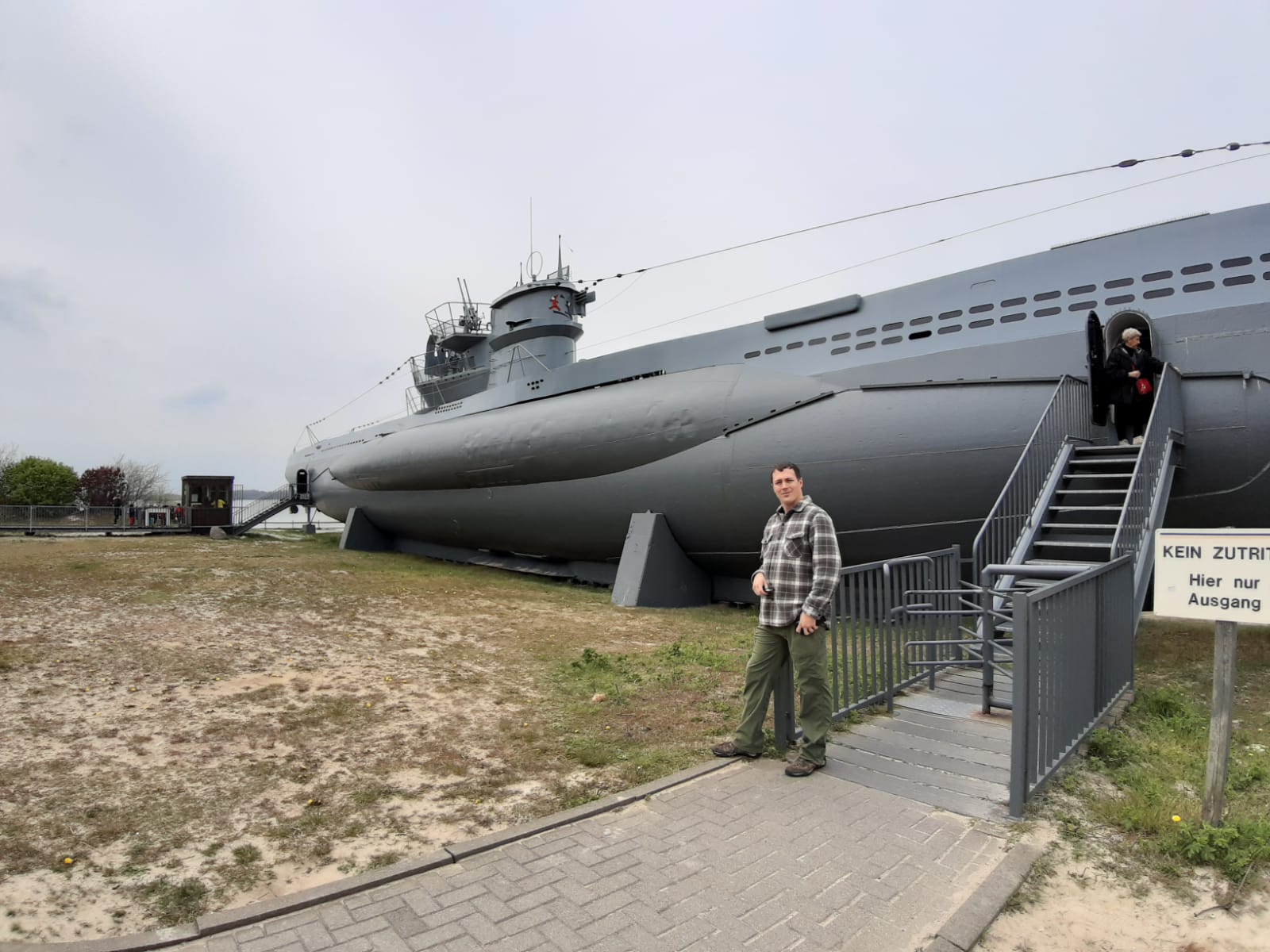 Bild 22 Marine-Ehrenmal und U-Boot "U-995" in Laboe