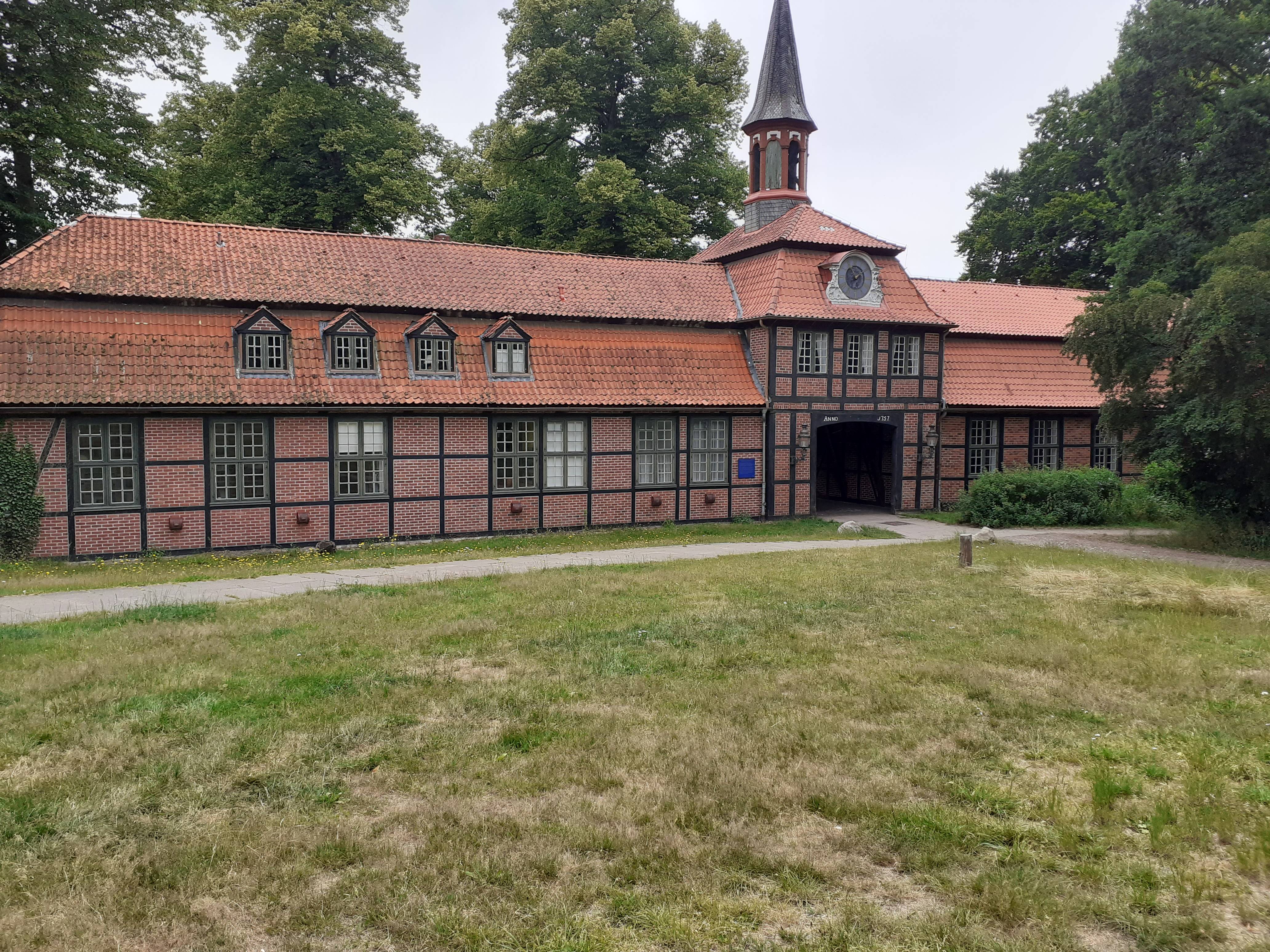 Torhaus in Blickrichtung Herrenhaus