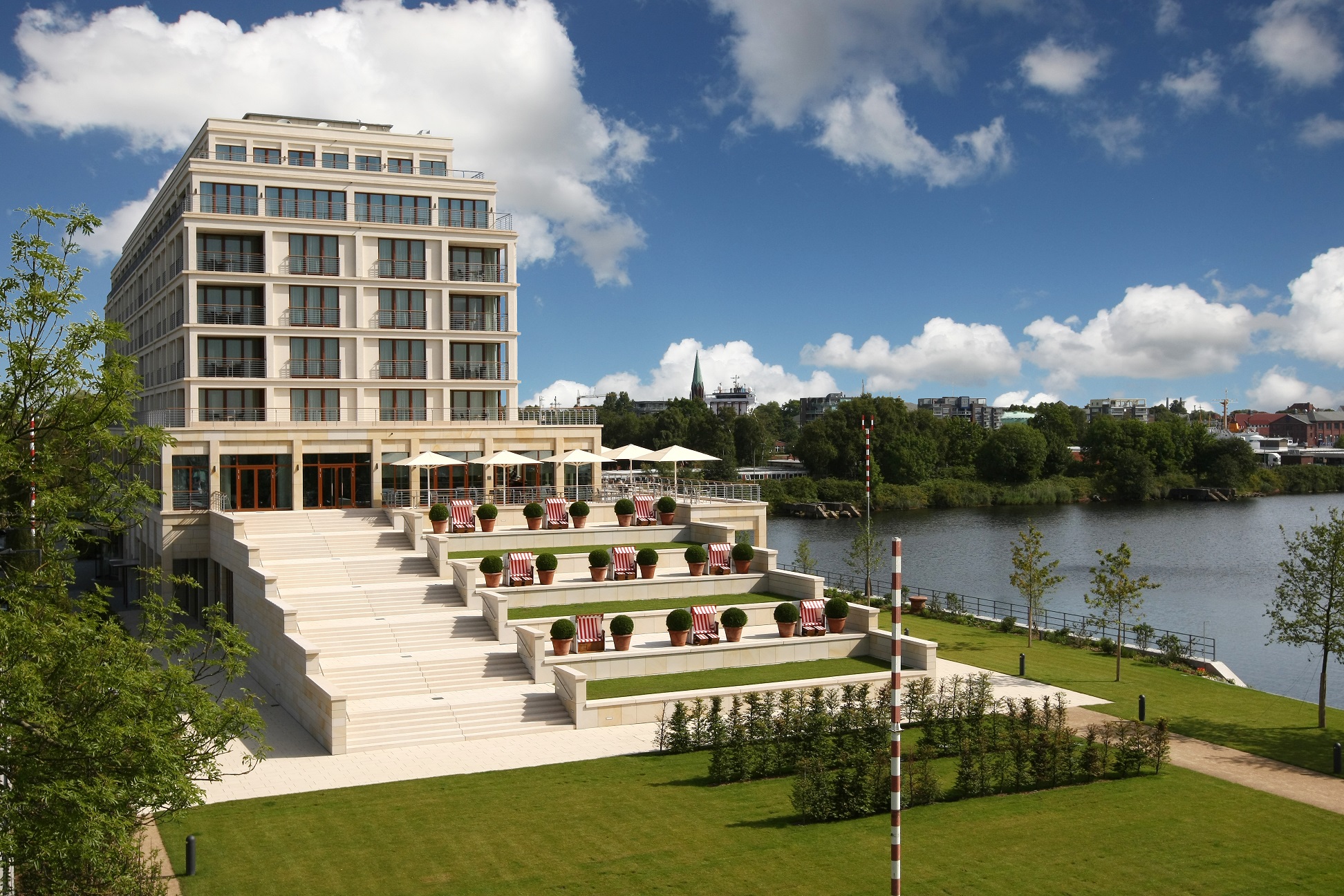 Professionalität und Eleganz der Extraklasse am Jadebusen - ATLANTIC Hotel Wilhelmshaven