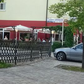 "Der Grieche Ela Ela", Nittendorf