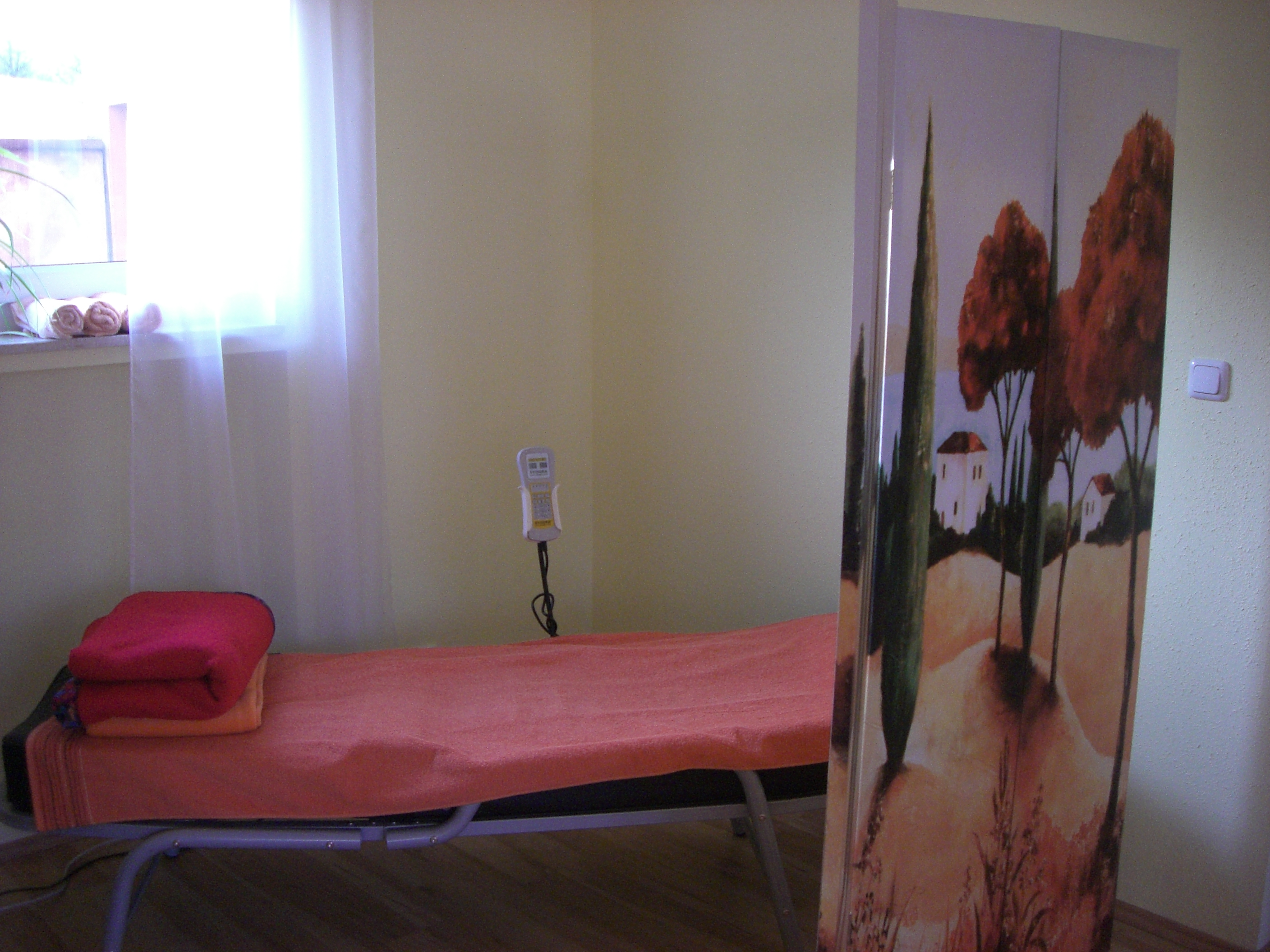 Die Jade Massage vereint das Know-How traditioneller fernöstlicher Entspannungsmethoden mit westlichem Verfahren der Infrarotstrahlung und Chiropraktik.