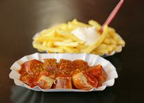 Bild zu Weltmeister - Currywurst & Pommes