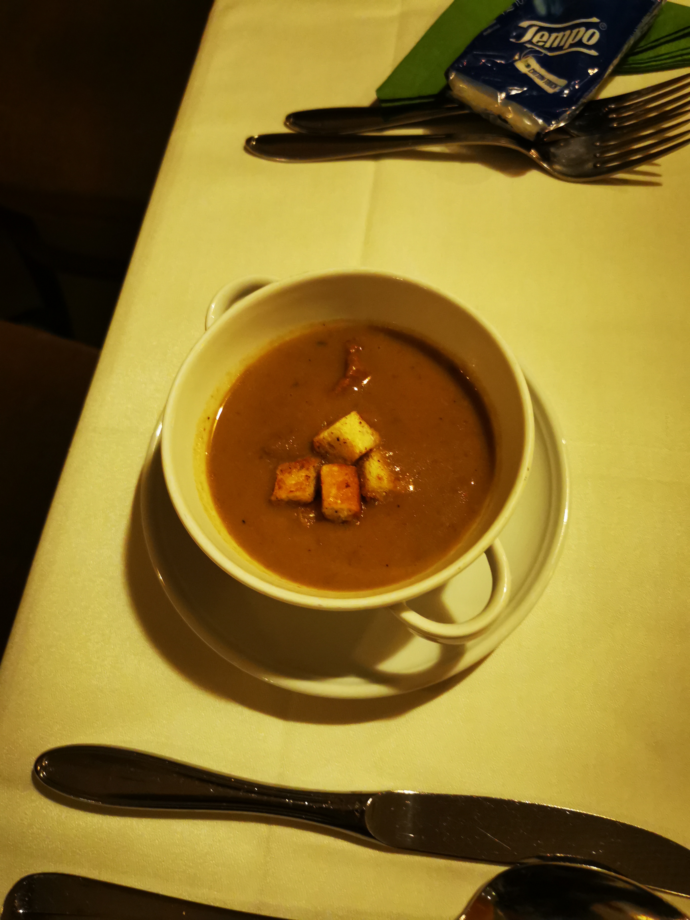 Vorspeise Waldpilz-Creme-Suppe mit Croutons