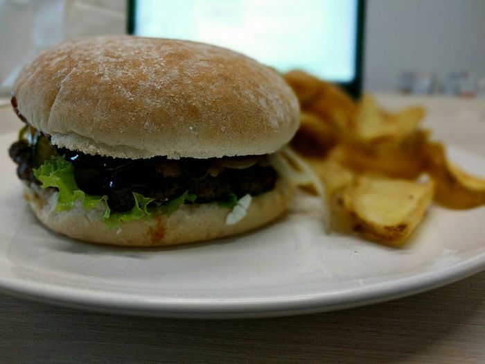 meat IN bun Burger-Restaurant