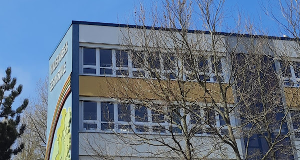 Das Schulgebäude der Hundertwasser-Gesamtschule