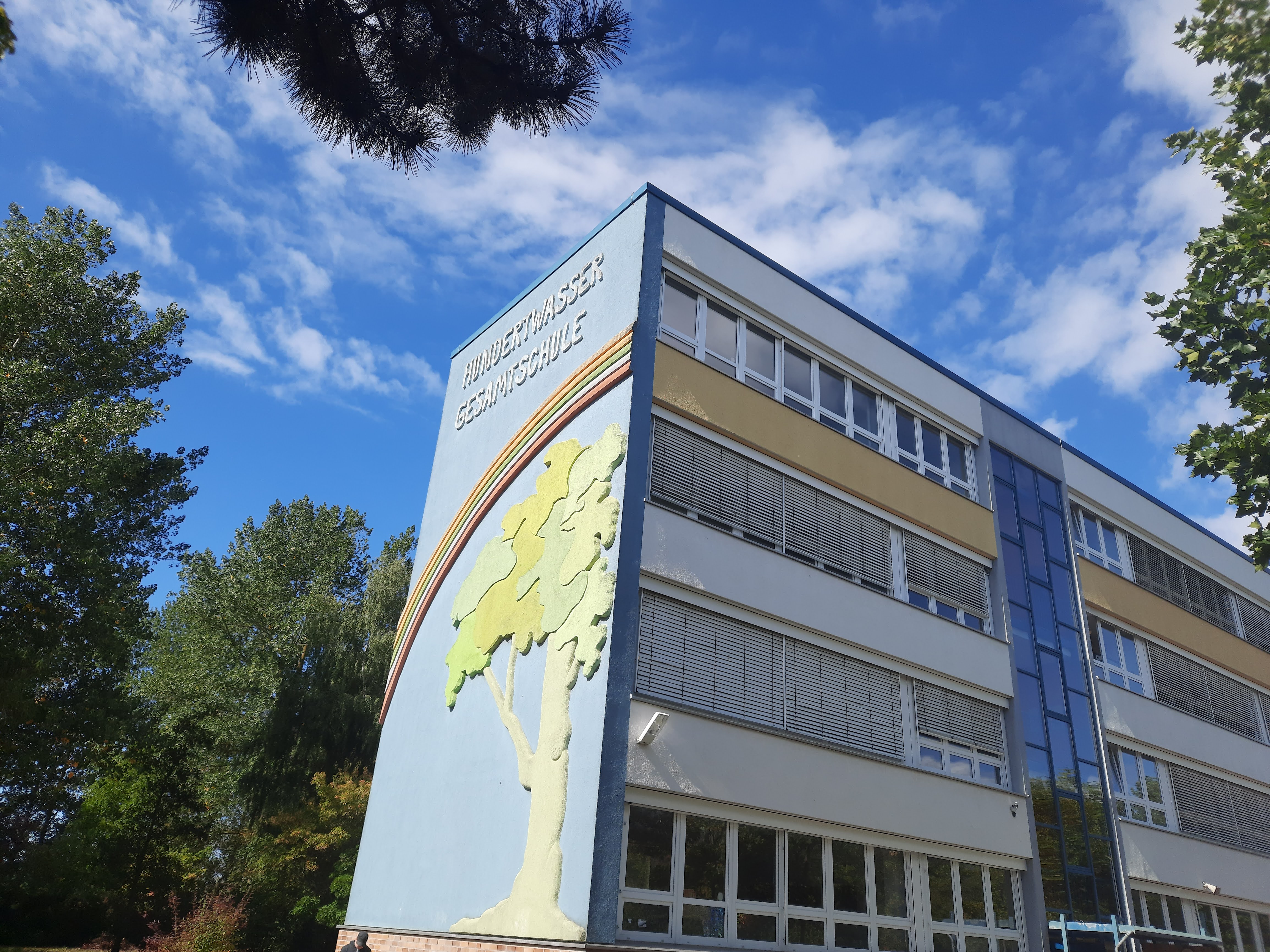 Bild 3 Hundertwasser-Schule in Rostock