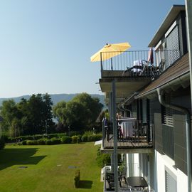 Rückseite der Ferienwohnung
ober Appartement mit Dachterrasse
darunter große Wohnungen mit Balkon