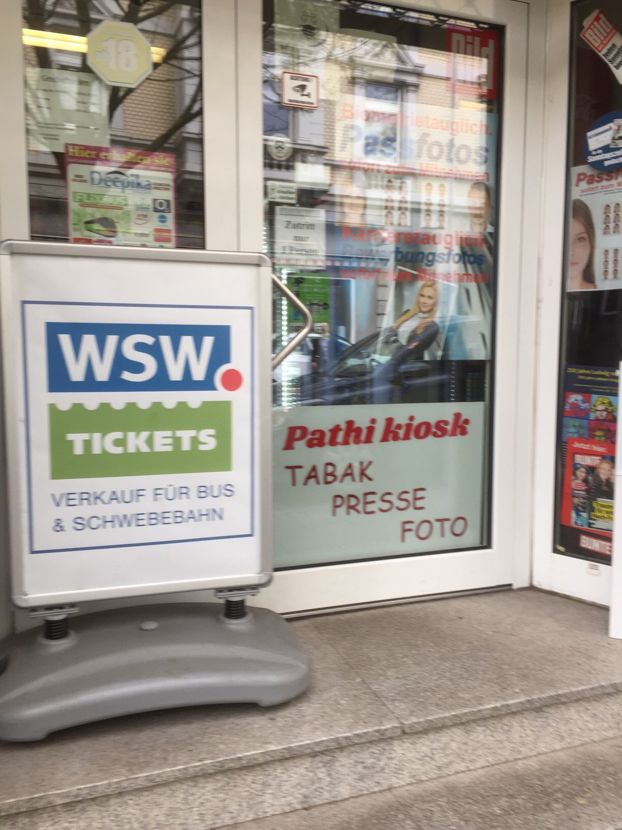 Bild 1 DHL Paketshop Pathi Kiosk in Wuppertal