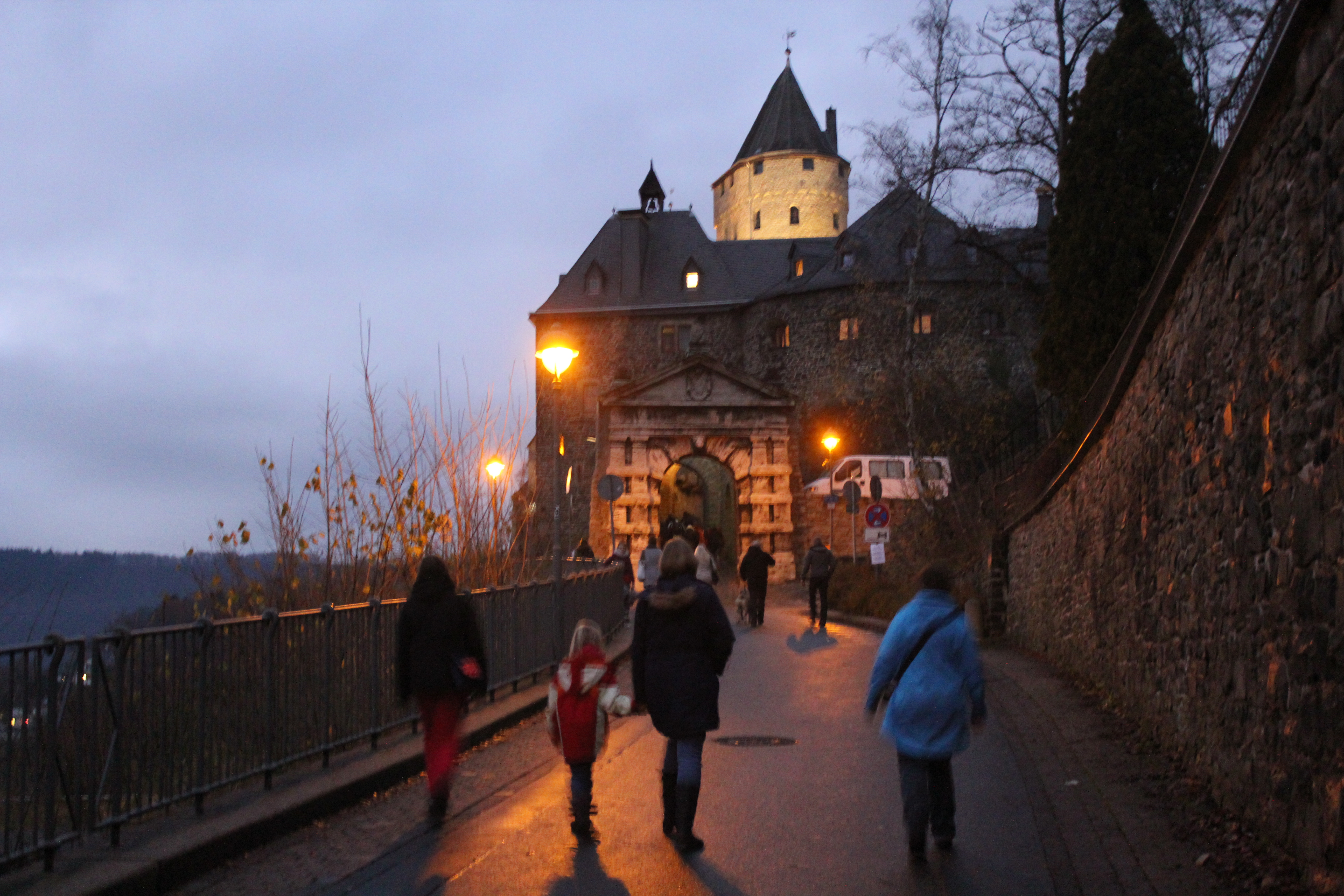 Den Aufstieg zur Burg Altena