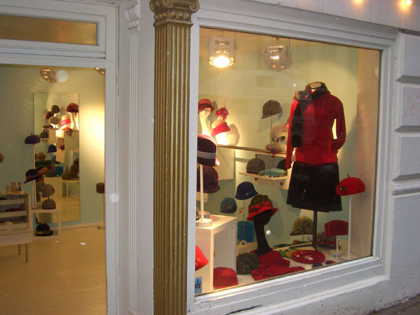 Schaufenster Rotkäppchen designs.