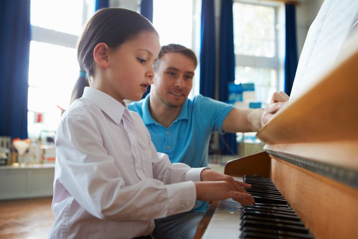 Mädchen Schülerin Klavierlehrer