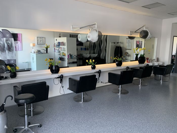 Haar Station B Uwe Beine Friseur