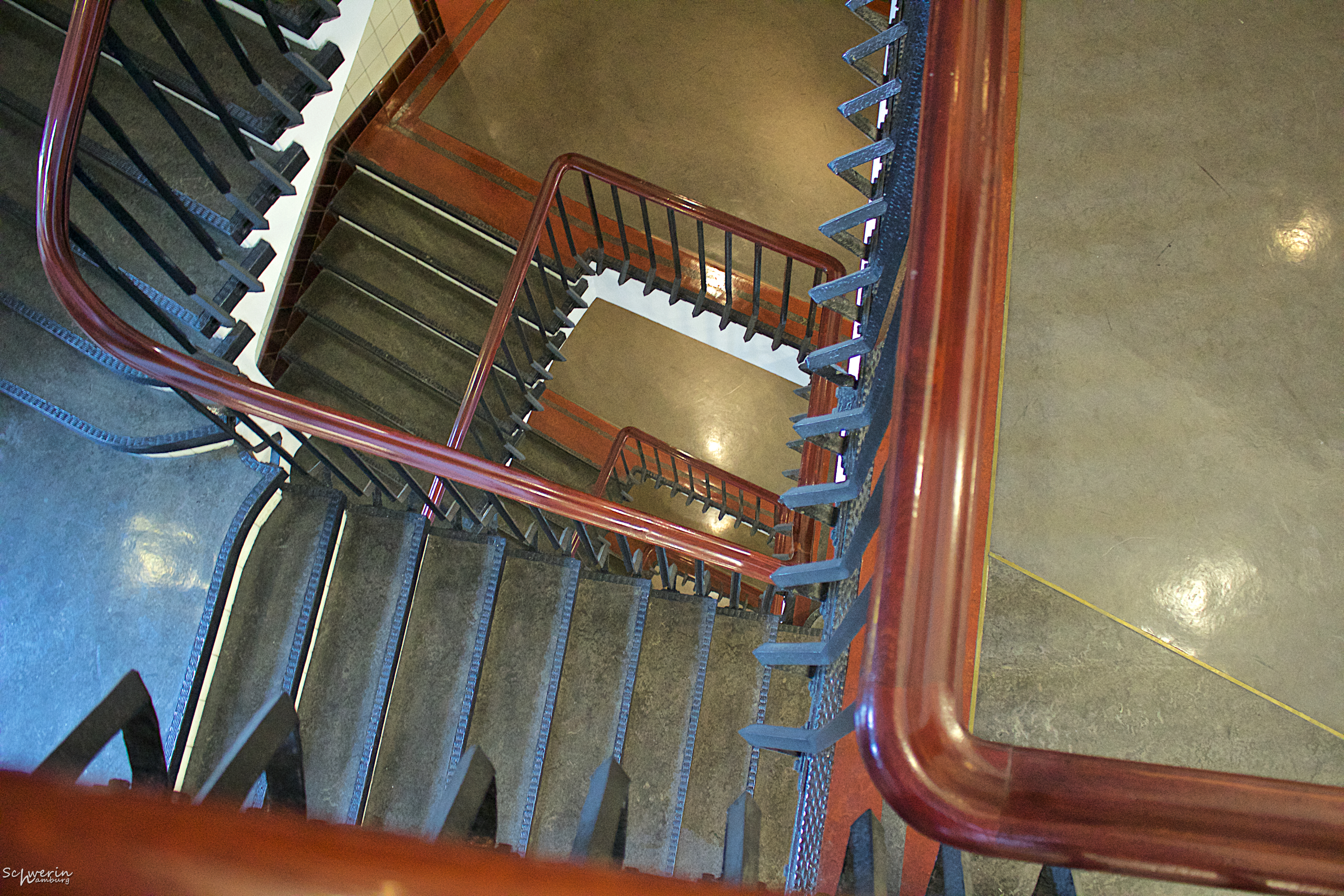 Treppenhaus Eingang C, Blick nach unten