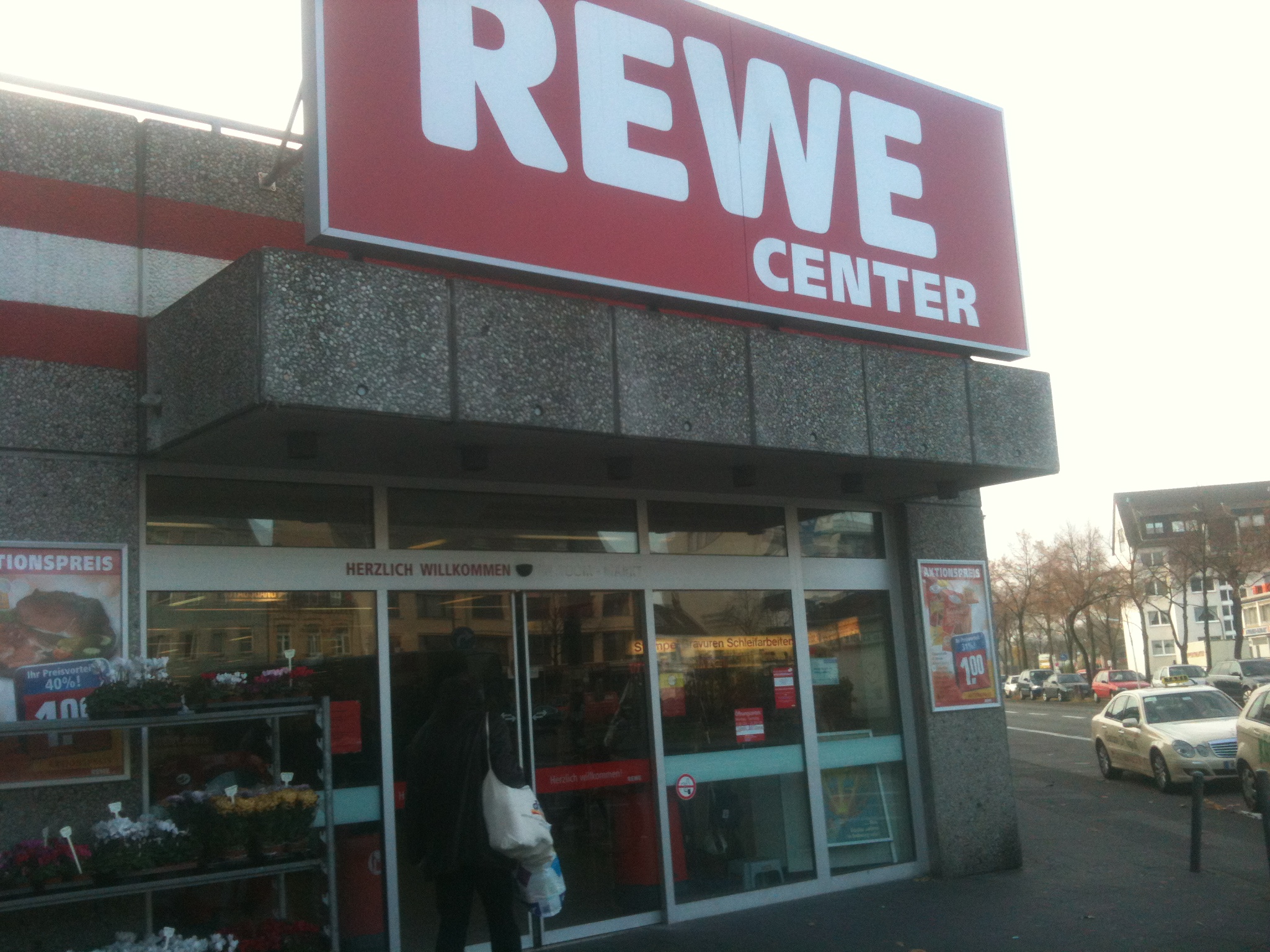 Bild 2 REWE Center in Köln