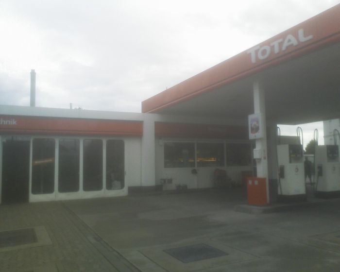 TOTAL gas `n shop incl. service