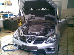 Motorwäsche mit Trockeneis bei einem Mercedes SLK AMG