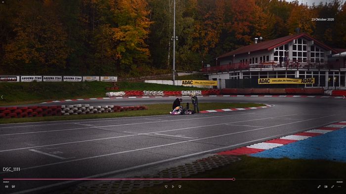 Kart wieder mal startunfähig. Wird auf der Strecke repariert.