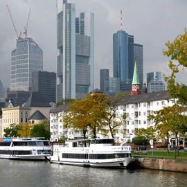 Der Main und die Skyline von Frankfurt am Main