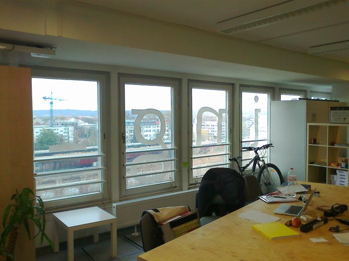 Der Flexdesk - stundenweise Arbeitsplatz mieten am Bahnhof Dresden-Mitte im Collab&Couch CoWorking Space