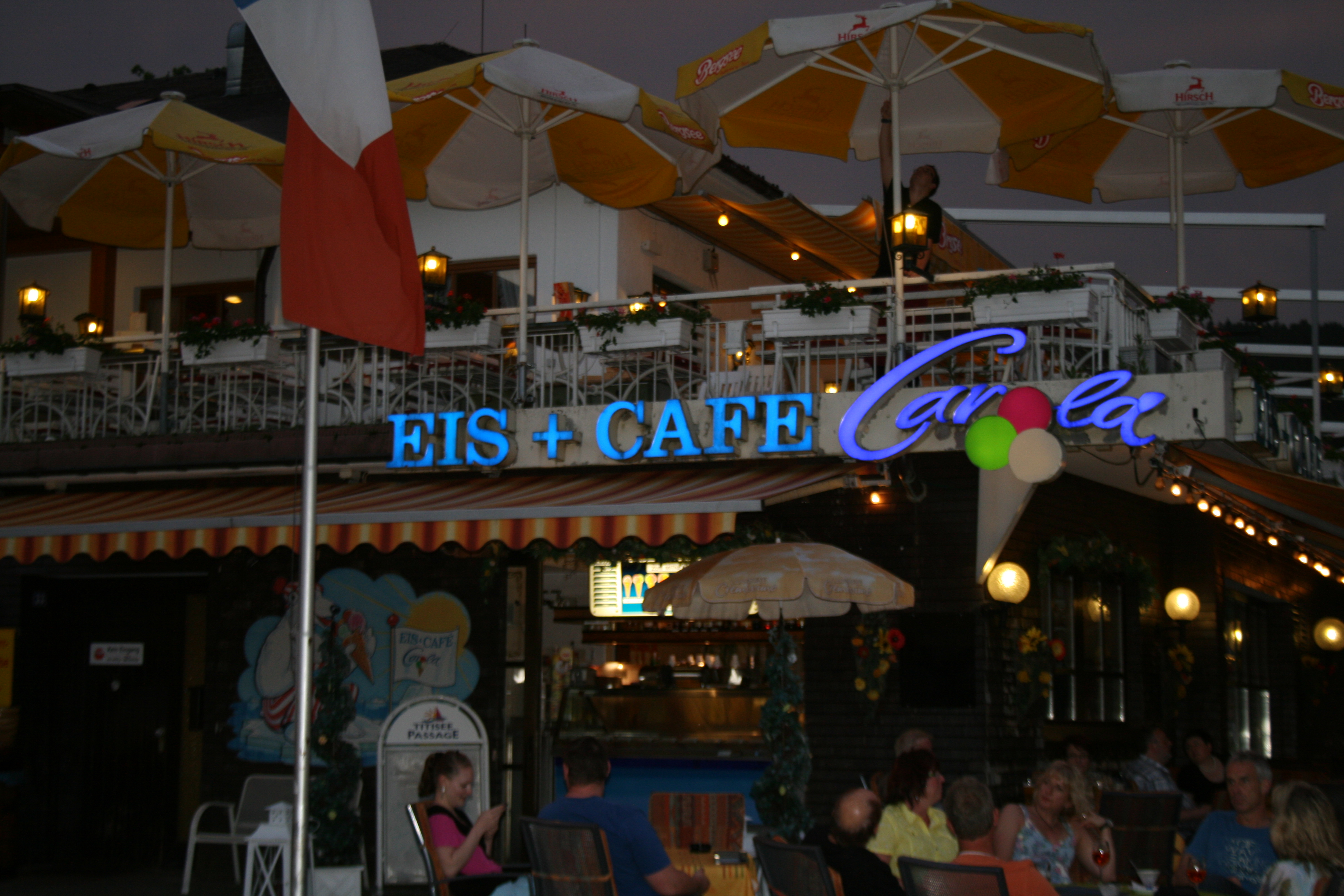 Bild 1 Eis + Café Carola am See in Titisee-Neustadt