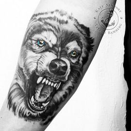 Katy Newport Tattoo Bamberg: Wolfs-Tattoo