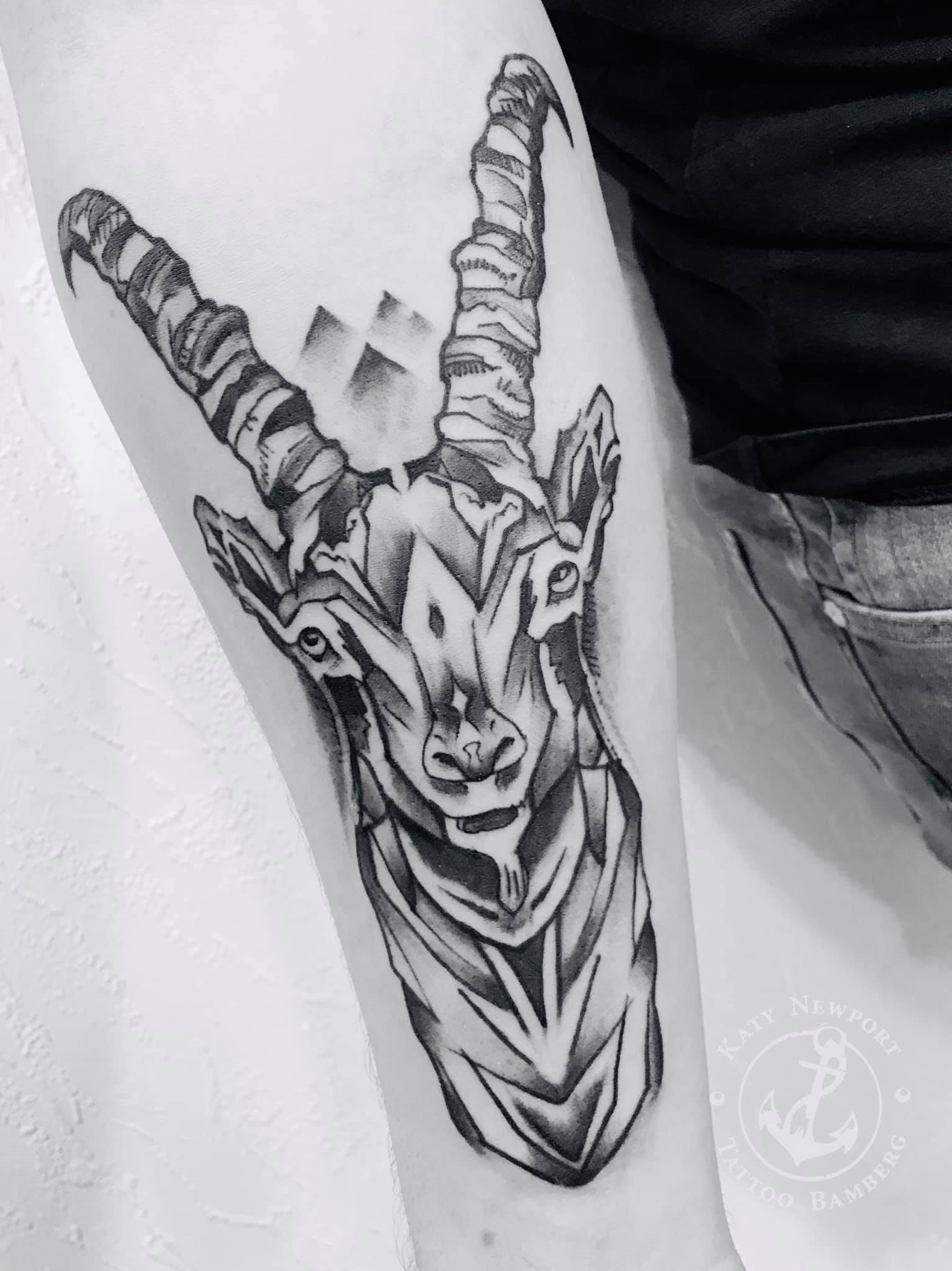 Katy Newport Tattoo Bamberg: Steinbock Tattoo