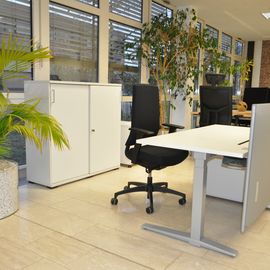 office-4-sale Büromöbel GmbH - Standort Rhein-Main bei Frankfurt. Ansicht 03 des 500 qm großen Showrooms mit 4500 qm angeschlossenem Abhollager.