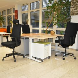 office-4-sale Büromöbel GmbH - Standort Rhein-Main bei Frankfurt. Ansicht 04 des 500 qm großen Showrooms mit 4500 qm angeschlossenem Abhollager.