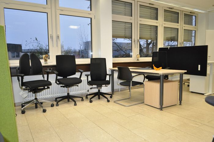 office-4-sale Büromöbel GmbH - Standort Rhein-Main bei Frankfurt. Ansicht 10 des 500 qm großen Showrooms mit 4500 qm angeschlossenem Abhollager.