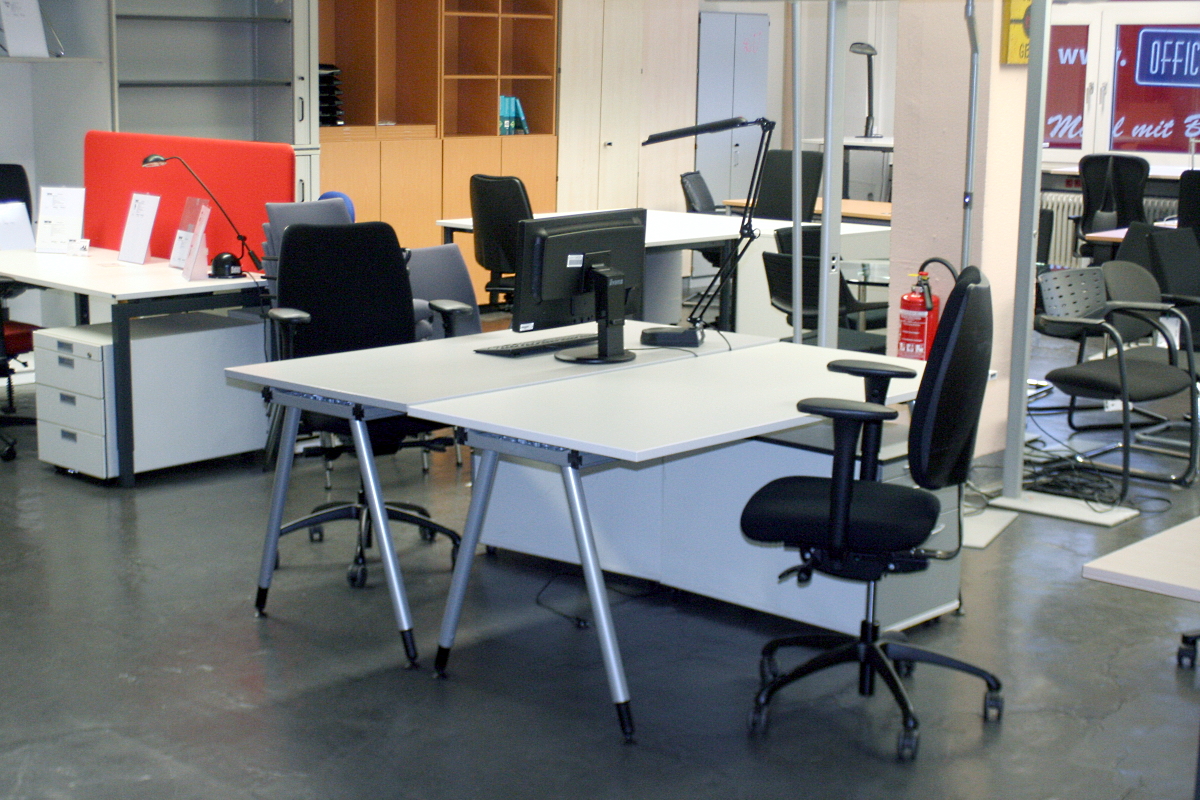 office-4-sale Standort Düsseldorf - Showroom-Ansicht Büromöbel &amp; Bürostühle