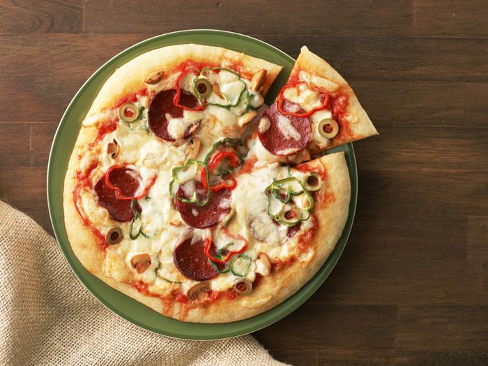 Pizza Pepperoni mit Oliven