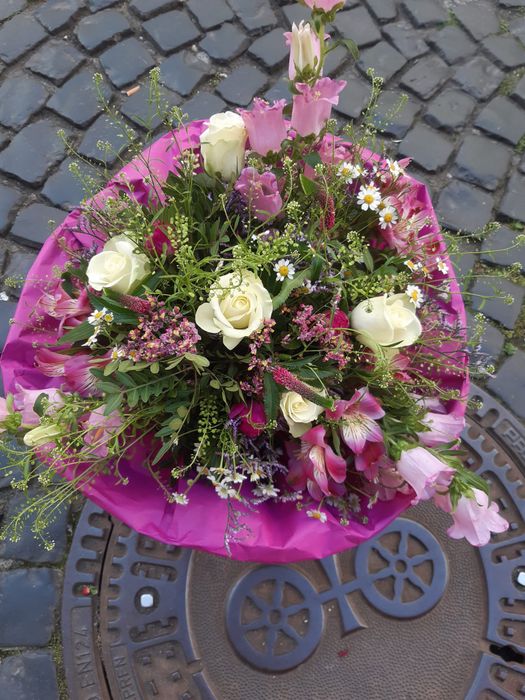 Wunderschöner Strauß, aus der Altstadt Mainz an frau Dreyer geliefert