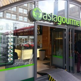 Asia Gourmet - schön gelegen iunter den S-Bahn-Bögen am Alex