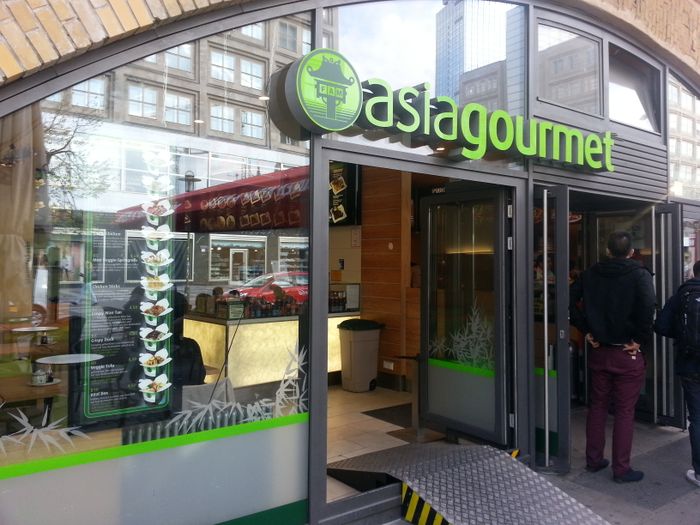 Asia Gourmet - schön gelegen iunter den S-Bahn-Bögen am Alex