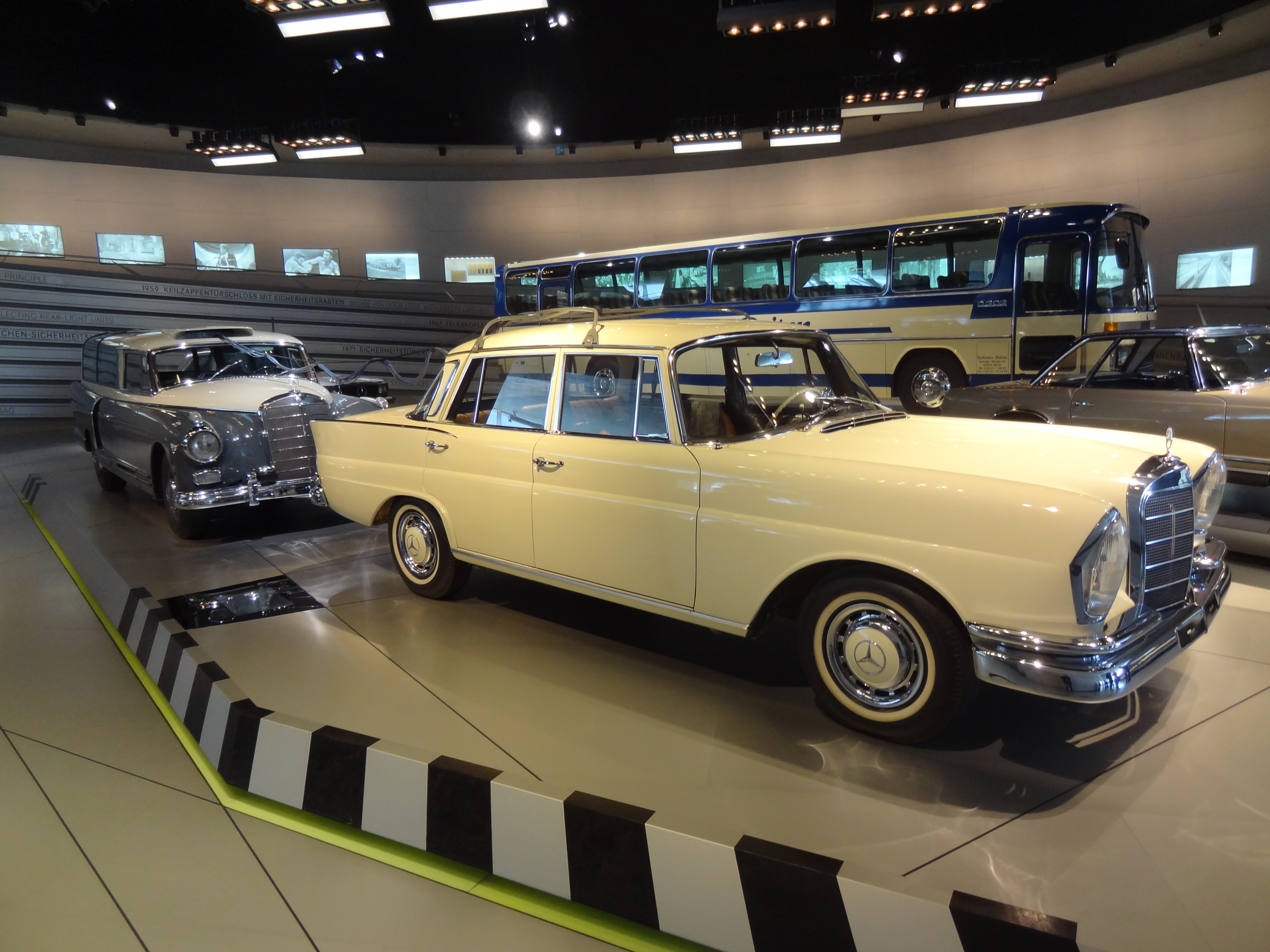 Bild 3 Mercedes-Benz Museum GmbH in Stuttgart