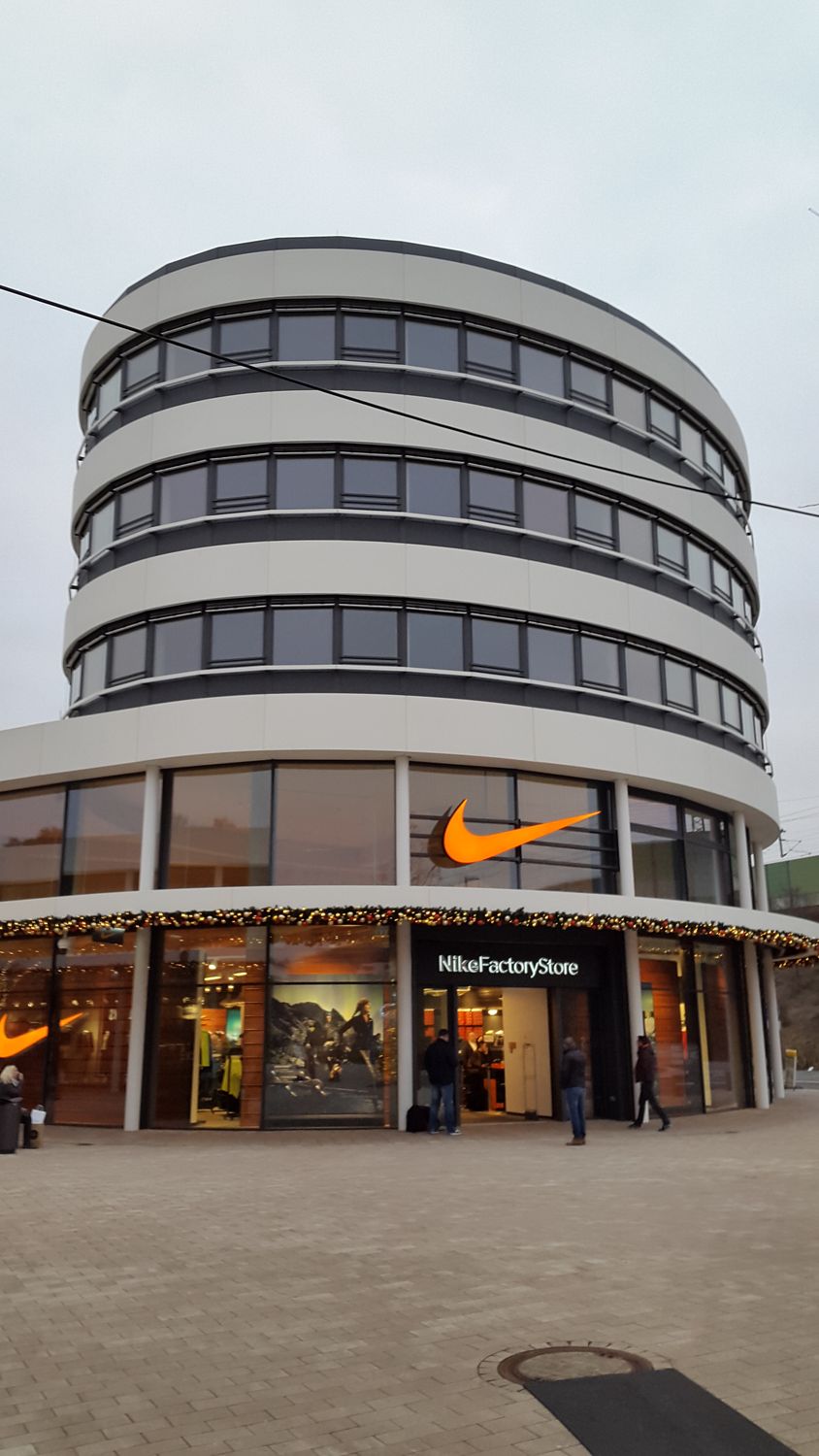 Nike Montabaur The Style Outlets - 3 Bewertungen - Montabaur Eschelbach - Bahnhofsplatz | golocal