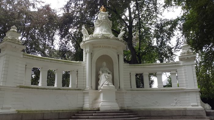 Kaiserin Augusta Denkmal