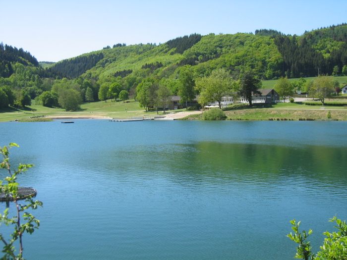 Der Rursee bei Rurberg in der Eifel