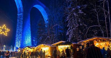 Romantischer Weihnachtsmarkt in der Ravennaschlucht in Breitnau